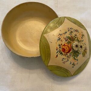 Vintage 1950’s floral green Japan painted paper mache lidded box-Dresser Jewelry